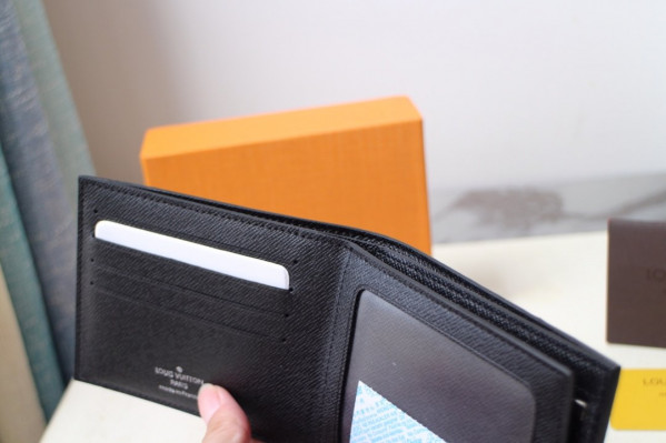 l0*is V*t0n amerigo wallet