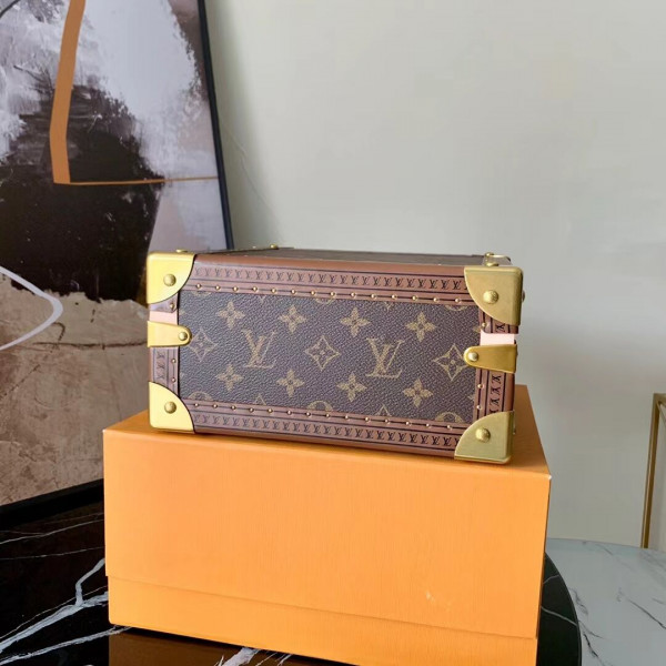 l0*is V*t0n jewelry box