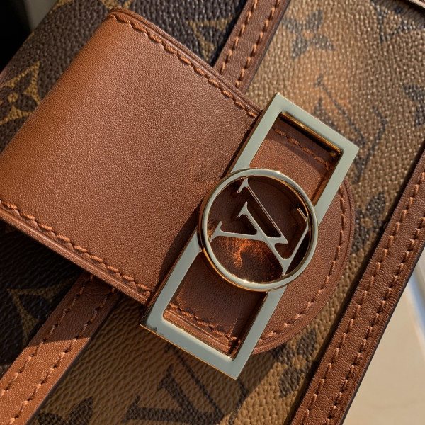 l0*is V*t0n v dauphine chain wallet