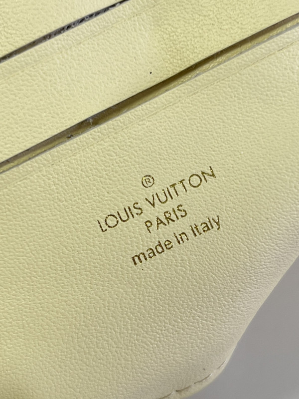 l0*is V*t0n wallet on strap bubblegram