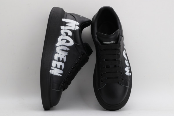 ale*d*r M*Q*en oversized sneaker