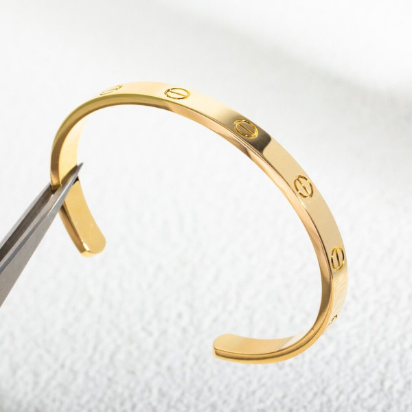 Ca*t*er bracelet