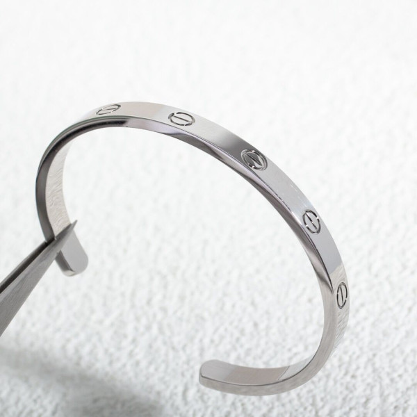 Ca*t*er bracelet