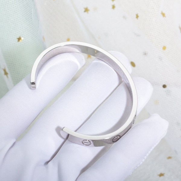 Ca*t*er bracelet