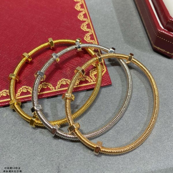 Ca*t*er bracelet