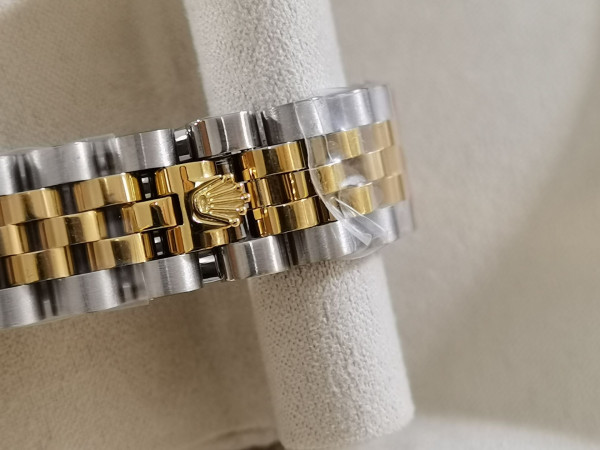 R*l*x watch