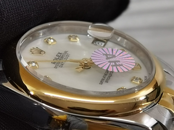 R*l*x watch
