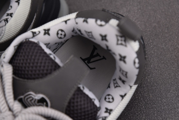 l0*is V*t0n sneakers
