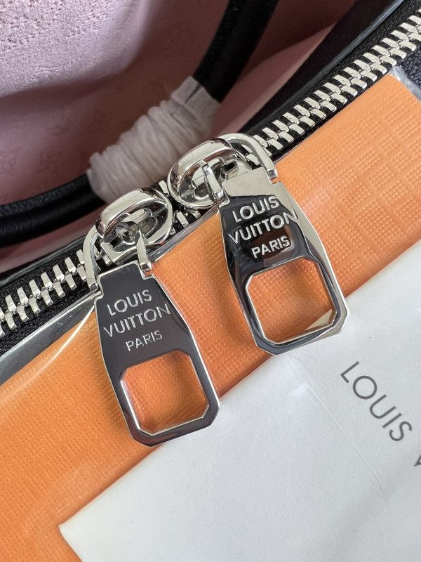 l0*is V*t0n bella tote
