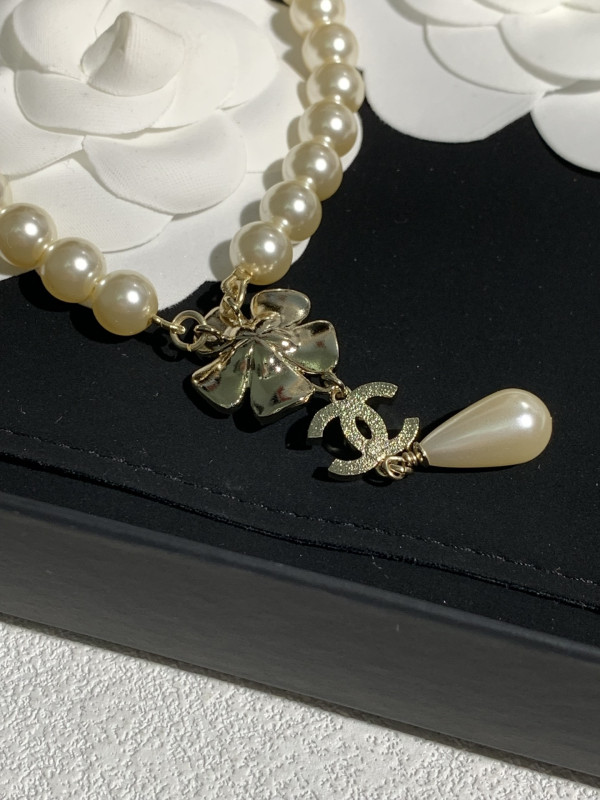 CL NECKLACE