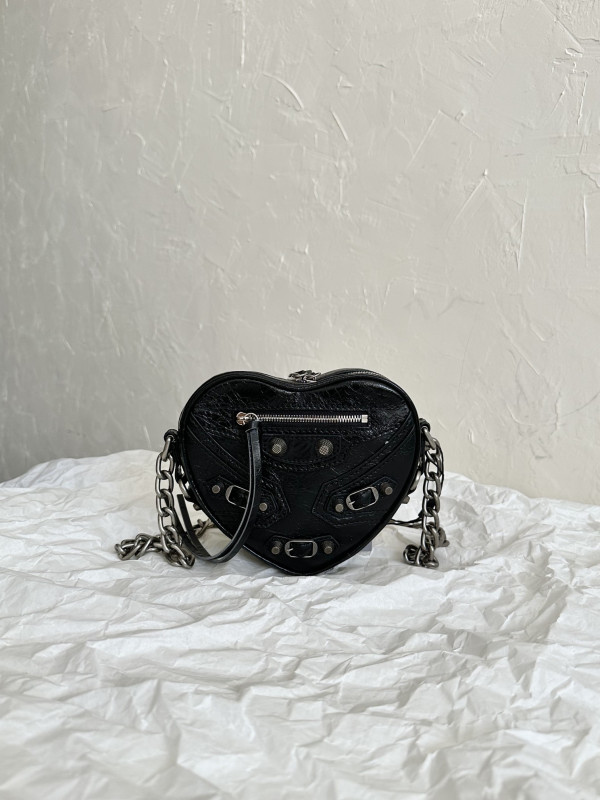 Ba*len*cia*ga le cagole heart mini metallic crinkled-leather shoulder bag