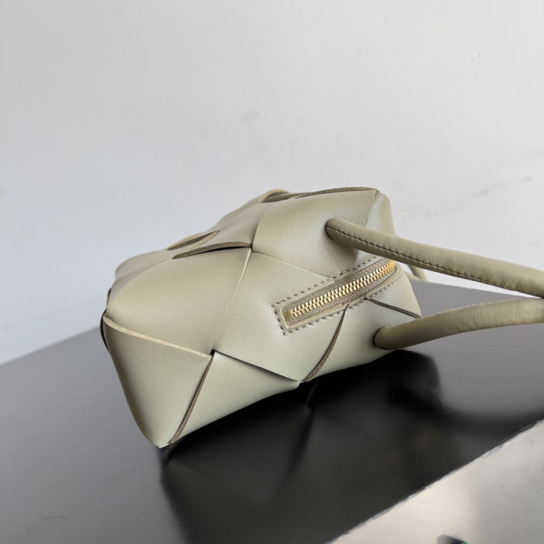 bo*te*ga Ve*ne*ta mini cassette camera bag