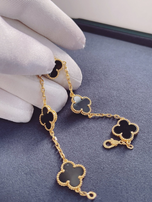 V*N CL*F & arpels  perlée bracelet