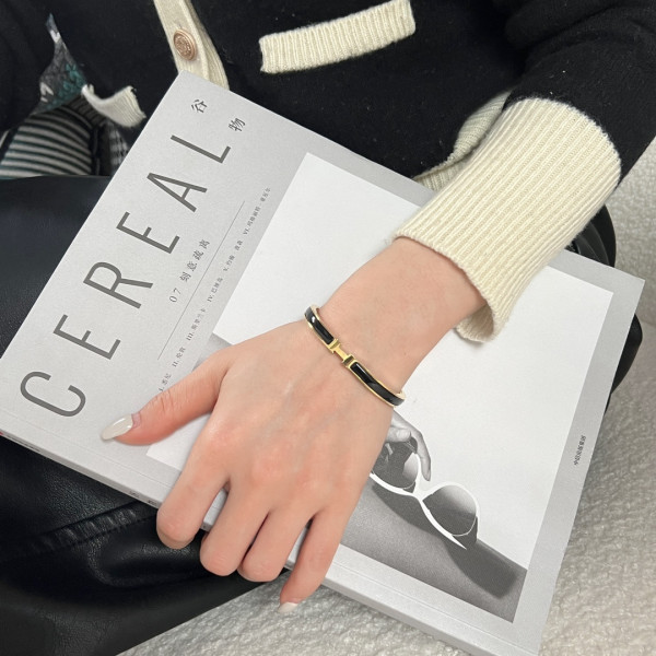 H**mes bracelet