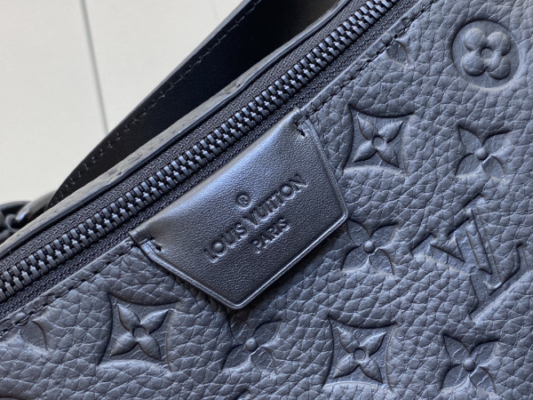l0*is V*t0n moon crossbody