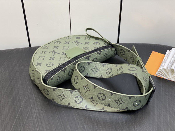 l0*is V*t0n moon crossbody