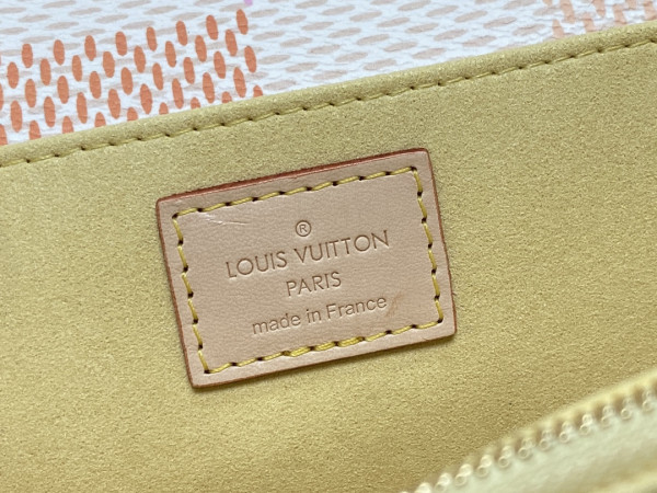 l0*is V*t0n pochette metis east west