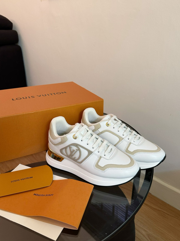 l0*is V*t0n sneakers