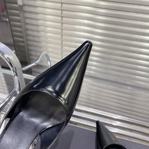 Sa**t Lau*nt heels