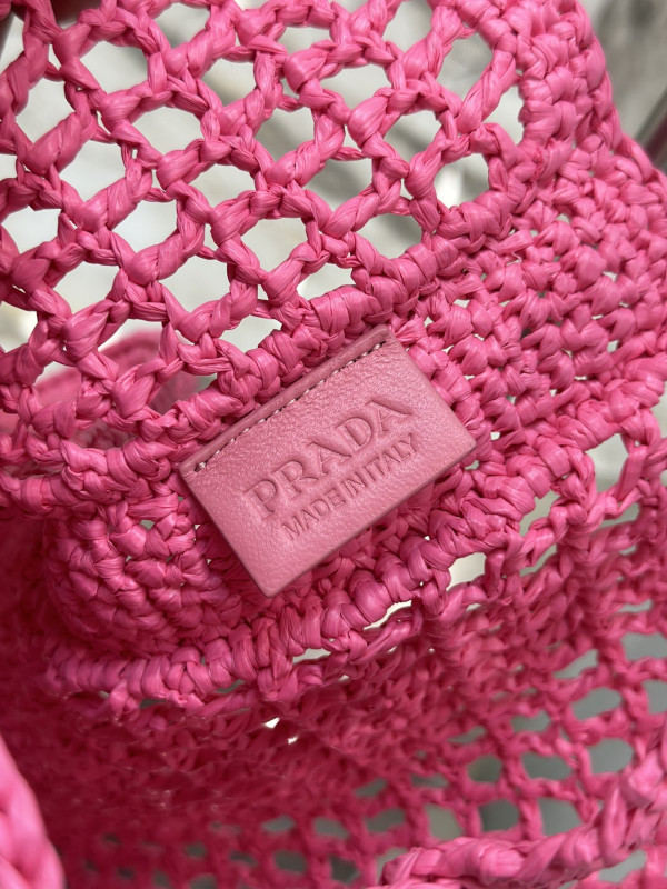 Pra*a crochet tote bag