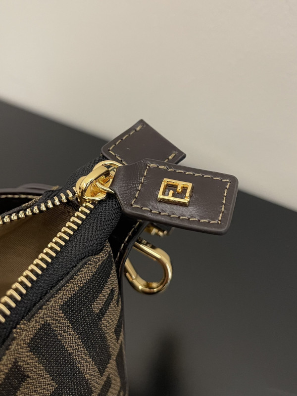 F**di vintage bag-16x9x11cm