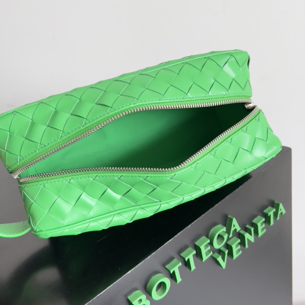 bo*te*ga Ve*ne*ta  intrecciato leather wallet-on-strap
