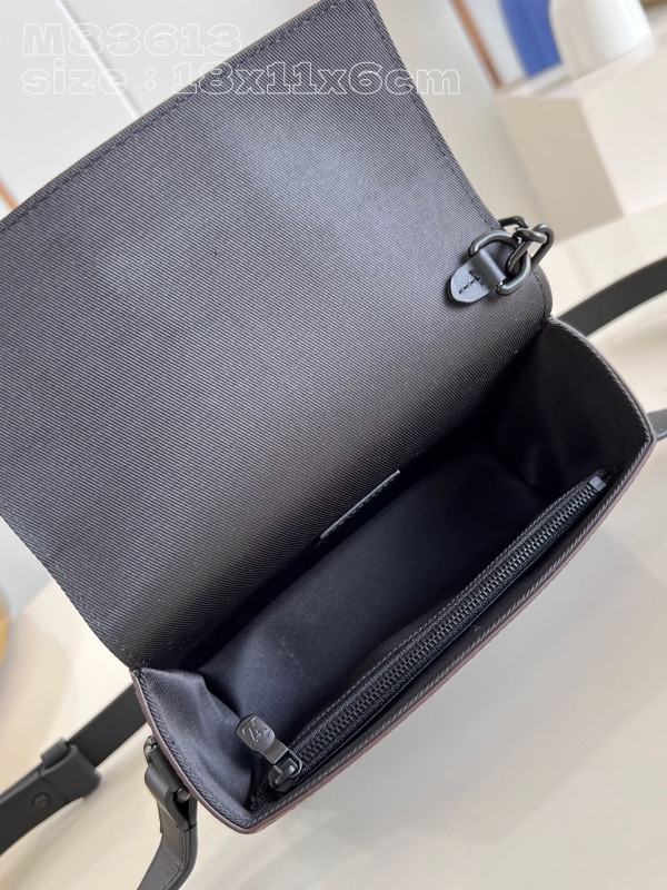 l0*is V*t0n steamer wearable wallet-18*11*6.5cm