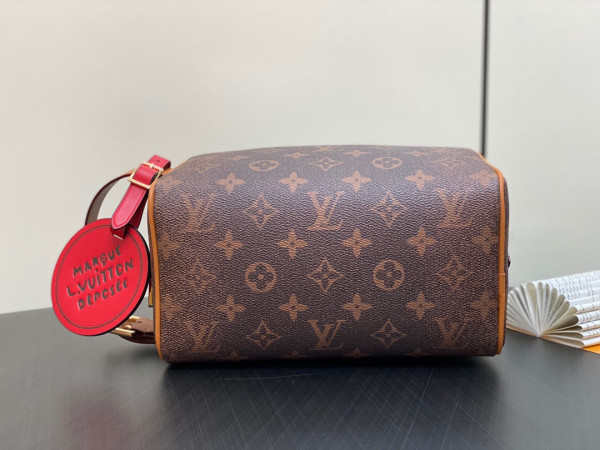 l0*is V*t0n locker dopp kit bag-23*13*12cm