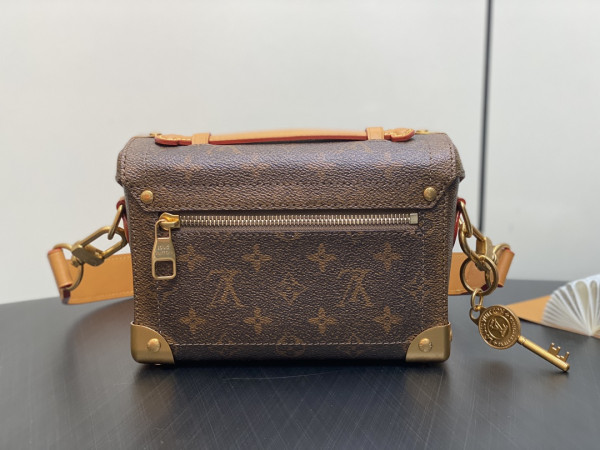 l0*is V*t0n soul trunk-19*15*7cm