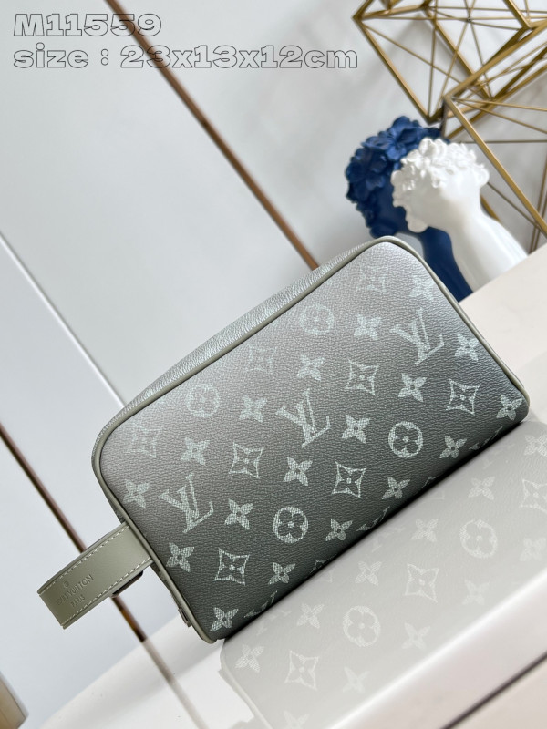 l0*is V*t0n locker dopp kit bag-23*13*12cm