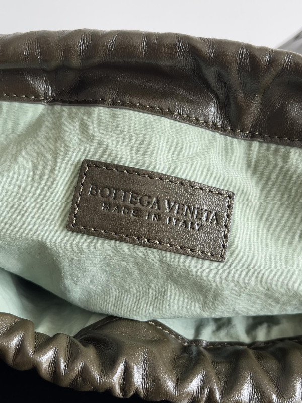 bo*te*ga Ve*ne*ta medium dustbag