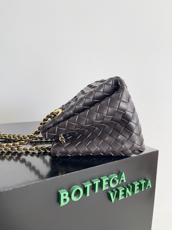 bo*te*ga Ve*ne*ta small parachute chain