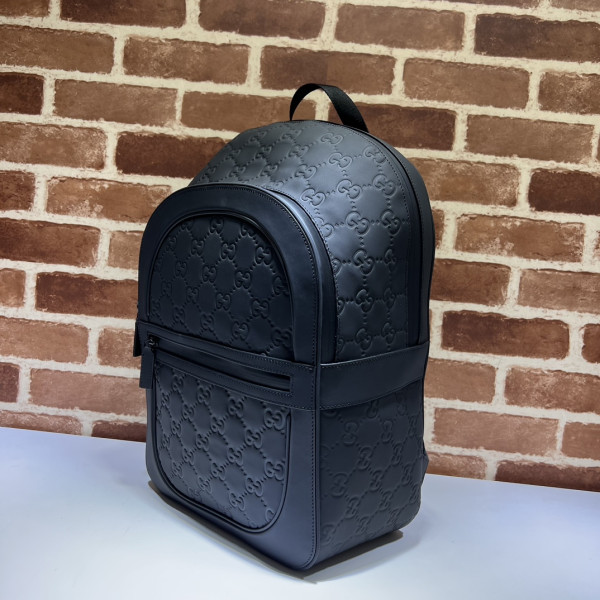 G*u*i small backpack