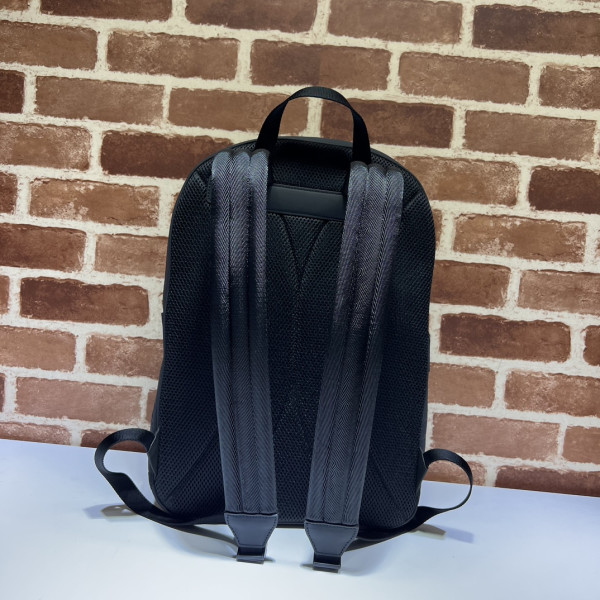G*u*i small backpack