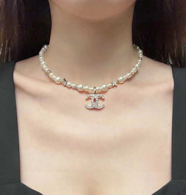 CL NECKLACE