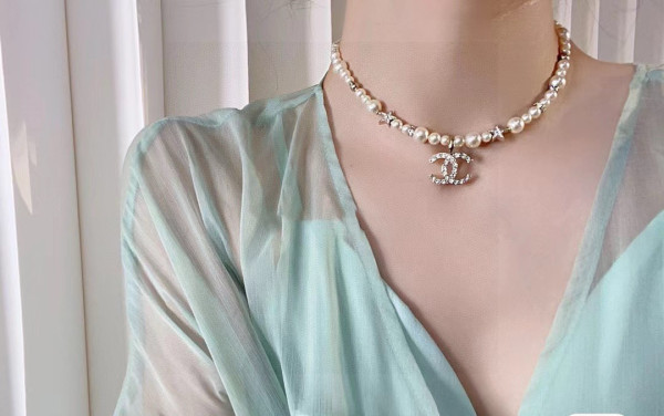 CL NECKLACE