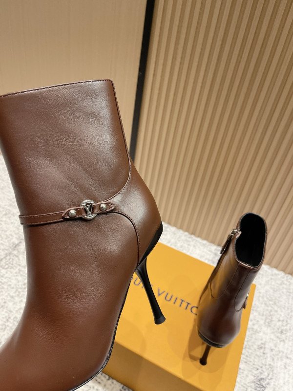 l0*is V*t0n boots